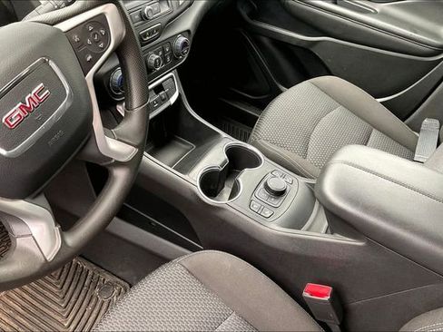 Used 2024 GMC Terrain SLE w/ Driver Convenience Package FWD image 18