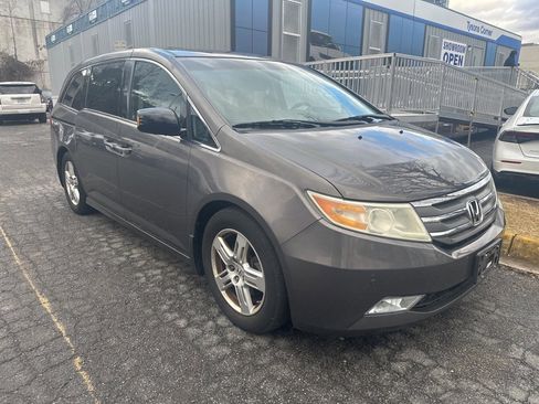 Used 2012 Honda Odyssey Touring Elite image 3