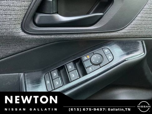 Used 2021 Nissan Titan SV w/ Accessory Utility Package AWD/4WD image 5