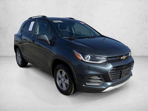 Used 2022 Chevrolet Trax LT w/ Premium Seat Package image 3