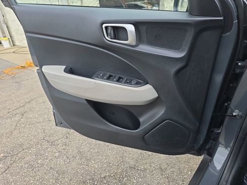 Used 2024 Hyundai Venue SEL image 26