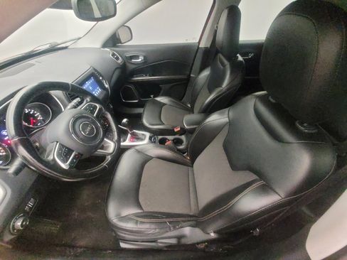 Used 2019 Jeep Compass Latitude image 17