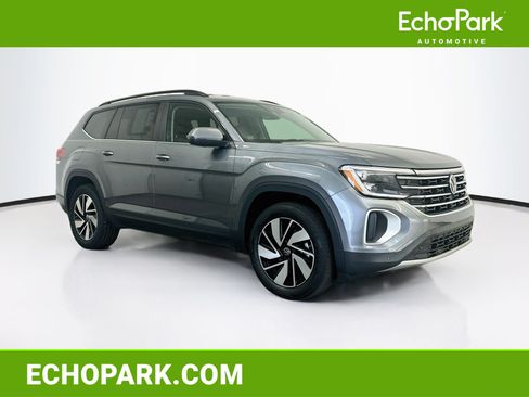 Used 2025 Volkswagen Atlas SE AWD/4WD image 1