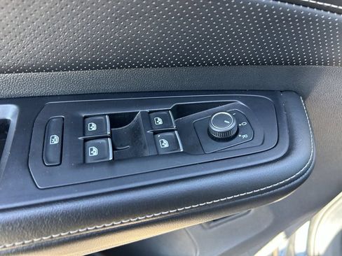 Used 2024 Volkswagen Atlas Cross Sport SE AWD/4WD image 30