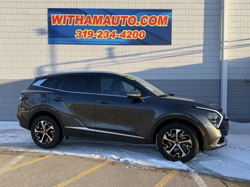 Used 2025 Kia Sportage EX image 3