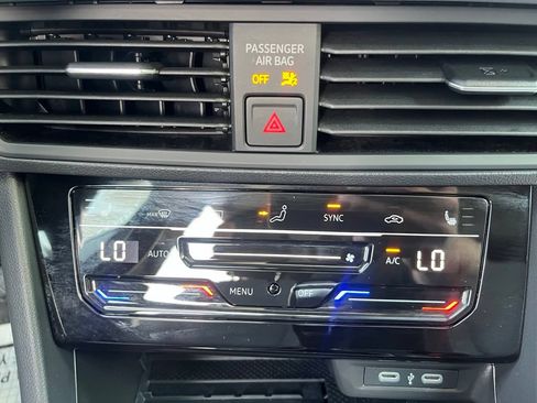 Used 2026 Volkswagen Jetta SE FWD image 18