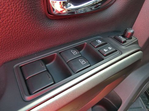 Used 2021 Nissan Titan PRO-4X w/ Pro-4x Convenience Package AWD/4WD image 26