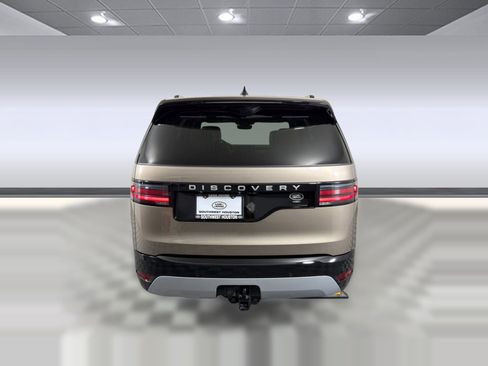 Certified 2023 Land Rover Discovery Metropolitan Edition image 10