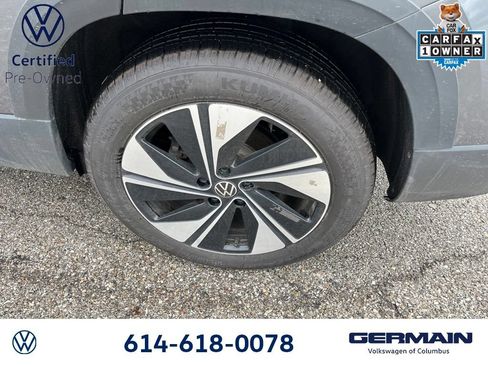 Used 2025 Volkswagen Taos SE w/ Panoramic Sunroof Package AWD/4WD image 17