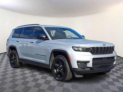 Used 2022 Jeep Grand Cherokee L Laredo AWD/4WD image 1