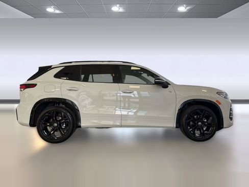 New 2026 Volkswagen Tiguan SE R-Line FWD image 8