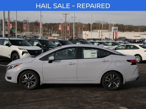 New 2025 Nissan Versa SV w/ Trunk Package FWD image 2