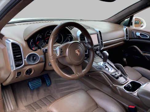 Used 2013 Porsche Cayenne Turbo AWD/4WD image 17