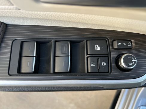 Certified 2024 Toyota Sienna Platinum image 16