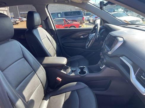 Used 2024 GMC Terrain SLT image 17