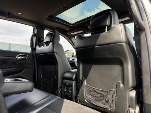 Used 2018 Jeep Grand Cherokee Altitude AWD/4WD image 19