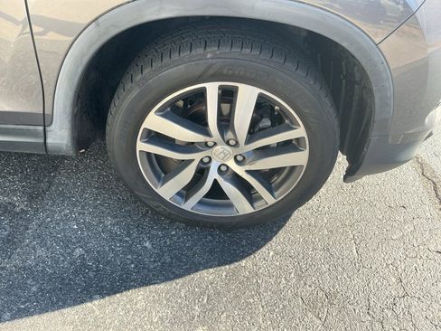 Used 2017 Honda Pilot Touring image 27