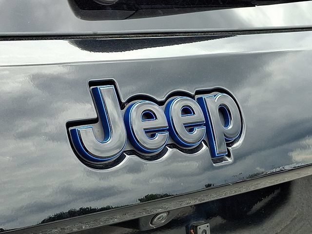 Used 2018 Jeep Grand Cherokee Laredo AWD/4WD image 30