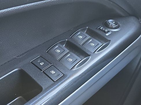 Used 2021 Chevrolet Colorado LT w/ Safety Package image 12