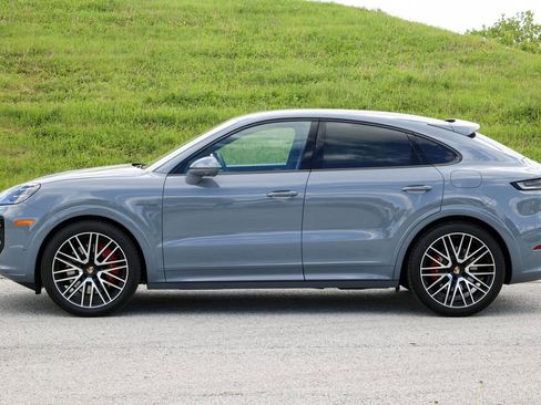 Certified 2025 Porsche Cayenne S AWD/4WD image 2