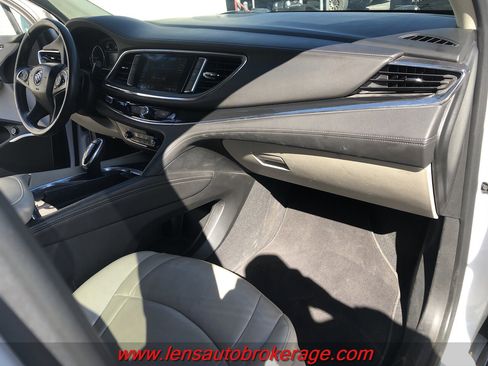 Used 2020 Buick Enclave Essence image 24