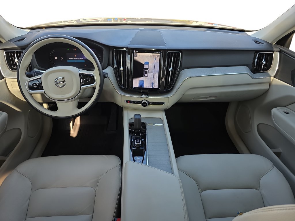 Used 2025 Volvo XC60 B5 Plus w/ Protection Package AWD/4WD image 11