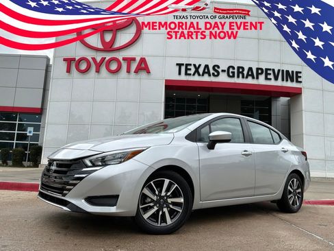 Used 2025 Nissan Versa SV FWD image 1