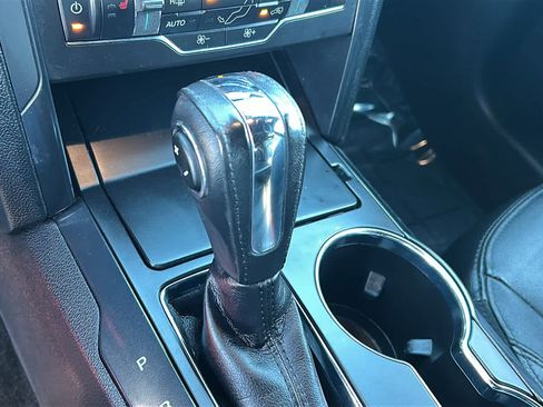 Used 2018 Ford Explorer XLT w/ Equipment Group 202A AWD/4WD image 13