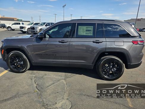 New 2026 Jeep Grand Cherokee Altitude AWD/4WD image 6