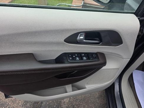 Used 2021 Chrysler Voyager Lxi FWD image 15