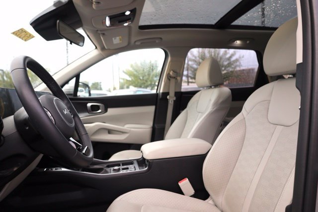 Used 2025 Kia Sorento S w/ Panoramic Sunroof Package FWD image 18