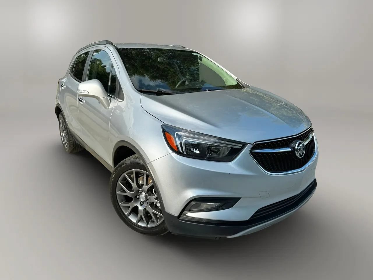 Used 2019 Buick Encore Sport Touring FWD image 2