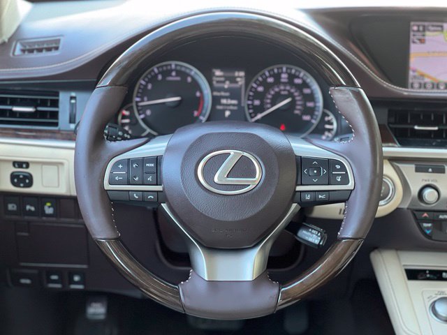 Used 2016 Lexus ES 350 w/ Luxury Package w/Wood Trim FWD image 31