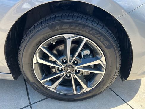Used 2024 Kia Forte LXS FWD image 5