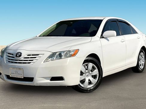 Used 2009 Toyota Camry LE FWD image 3