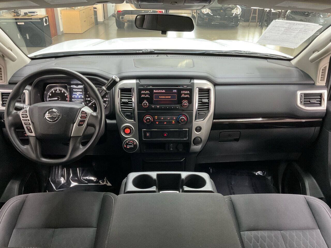 Used 2018 Nissan Titan SV AWD/4WD image 18