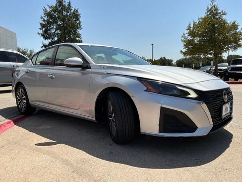 Used 2023 Nissan Altima 2.5 SV FWD image 4