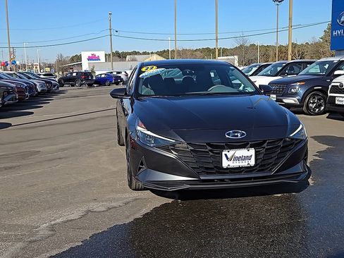 Certified 2022 Hyundai Elantra SEL image 3