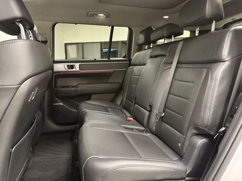Used 2025 Hyundai Santa Fe Limited FWD image 17