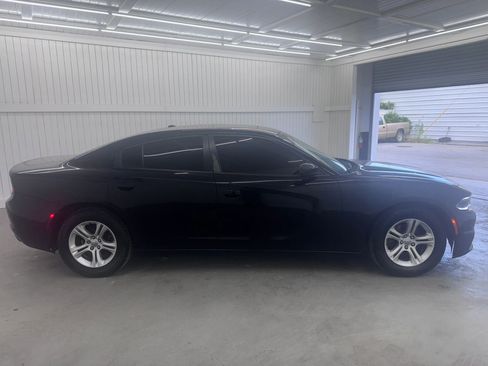 Used 2019 Dodge Charger SXT image 4