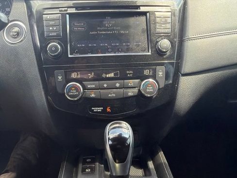 Used 2020 Nissan Rogue SV AWD/4WD image 19