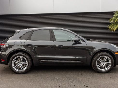 Certified 2025 Porsche Macan image 10