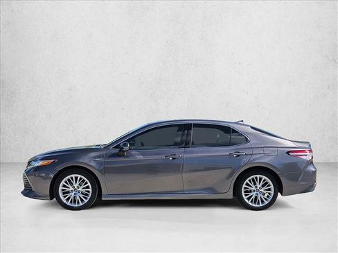 Used 2020 Toyota Camry XLE FWD image 8