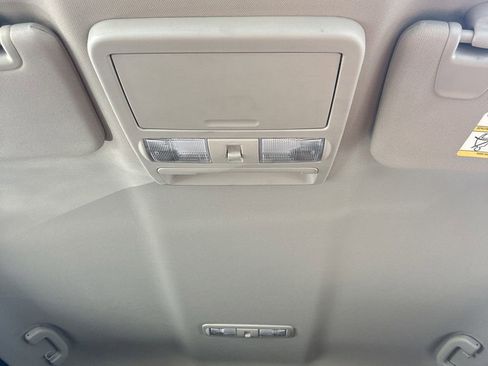 Used 2019 Nissan Titan SV image 21