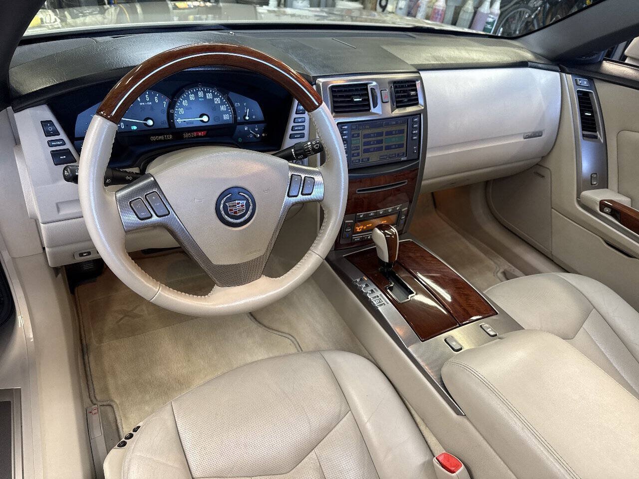 Used 2006 Cadillac XLR RWD image 20