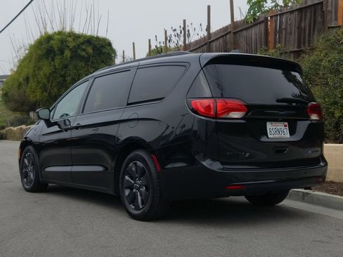 Used 2020 Chrysler Pacifica Limited w/ Advanced Safetytec Group image 30