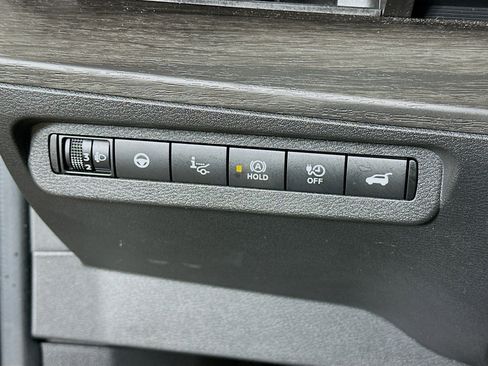 Used 2024 Nissan Ariya AWD image 17