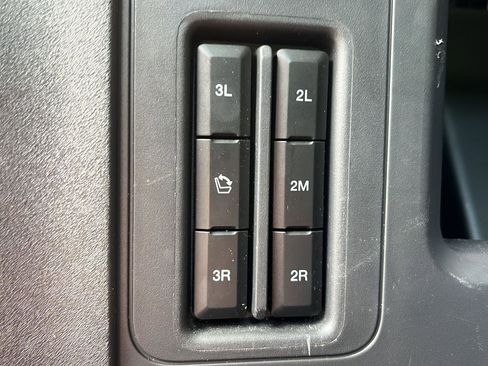 Used 2025 Ford Expedition Max Platinum AWD/4WD image 31