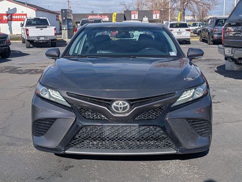 Used 2018 Toyota Camry XSE image 11