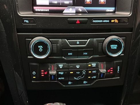 Used 2016 Ford Explorer XLT w/ Equipment Group 202A AWD/4WD image 26